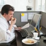 Έρευνα συνδέει την καθιστική ζωή με τον καρκίνο